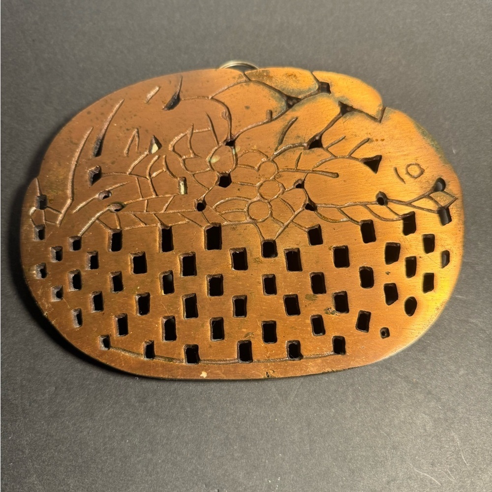 Fruit basket Brass trivet
